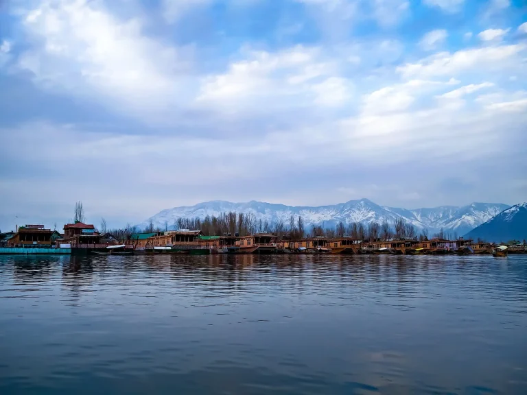 4 Nights/ 5 Days Destination Covered Srinagar, Gulmarg, Pahalgam, Sonmarg Tour